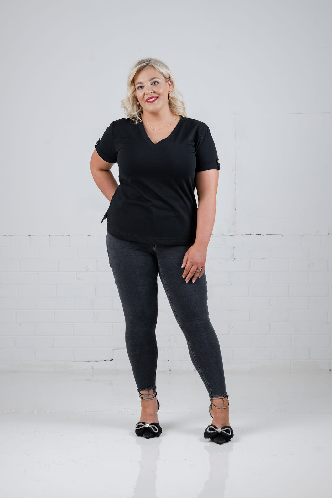 THE BLAKE V Neck T-Shirt - Black